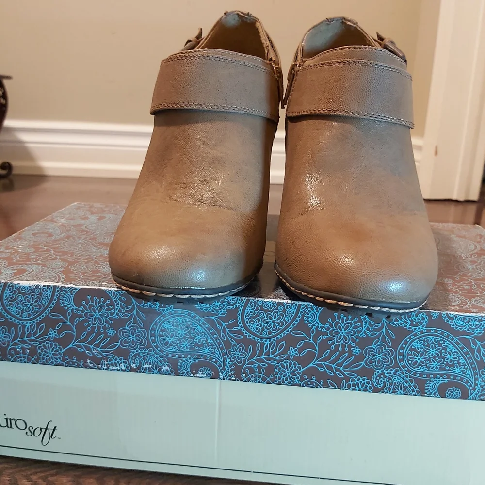 Euro soft Shannon women's tan booties size 10 - Picture 14 of 16
